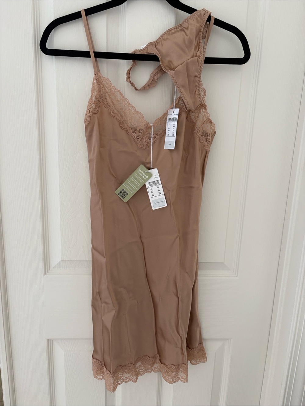 Brand new Intimissimi Silk Lace Trim Chemise and Thong Set - Blush Xs